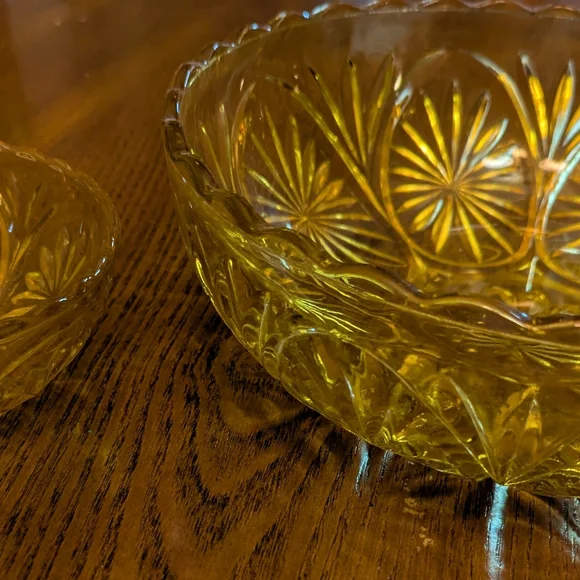 Vintage Amber Glass Nesting Bowls - Picture 3 of 4